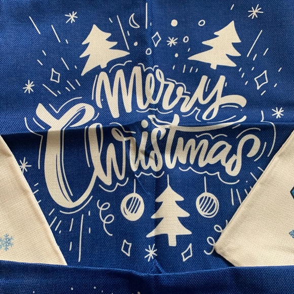 New set of 4 Holiday Christmas Winter Santa themed zipper Pillow cases - Picture 3 of 6